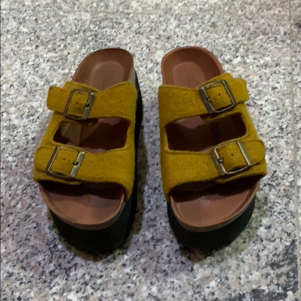 Shoes - Picture 2 of 3
